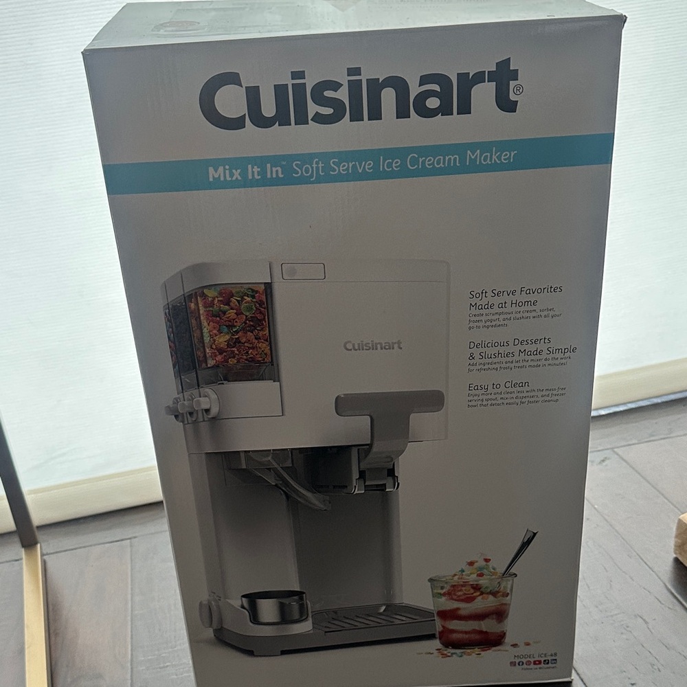 Cuisinart Soft Serve Ice Cream Maker - Silver and White ( used once)